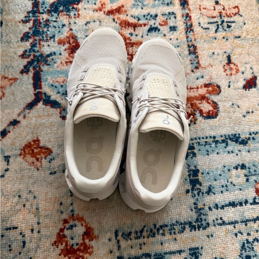 White On Cloud 5 Women’s Sneakers